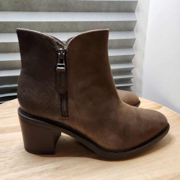 Clarks Scene Zip Booties – Women’s 7.5, Dark Taupe, Side Zip, Unworn - Picture 4 of 14